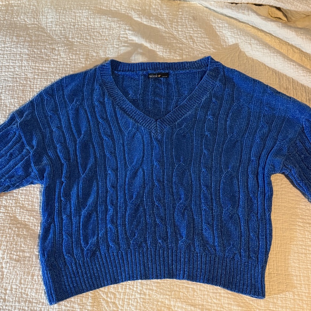Stylish Blue V-Neck Cable Knit Sweater